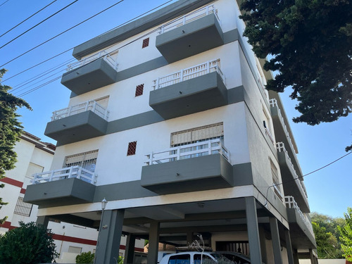 Magnifico Departamento Tres Ambientes Con Cochera Y Gas Natural A Metros Del Mar En Venta En Villa Gesell