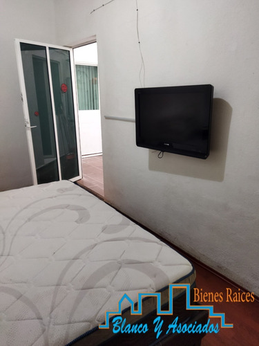 Habitación En Renta Metro Pinosuarez; Baño Propio; Todos Los Servicios; Ideal Una Pareja.
