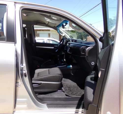 Imagen 7 de 10 de Toyota Hilux D/cabina 2.4 Tdi M/t Sr 4x2 0km My2023