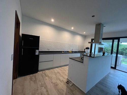 Imagen 4 de 10 de Casa 6 Ambientes 4 Baños