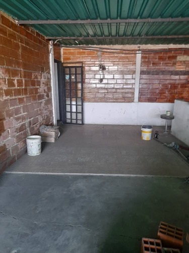 Imagen 6 de 9 de Local En Valencia, Licencia De Licores, 18 Habitac. Oferta