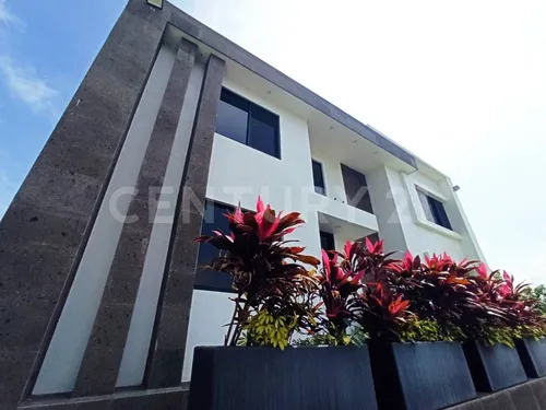 Casa En Venta, Nueva, Lomas De Cocoyoc, Con Alberca Y Jardín, Morelos