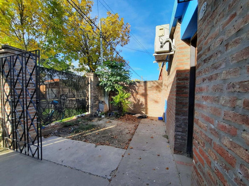 Imagen 14 de 15 de Venta De Casa 2 Dormi Zona Sur.
