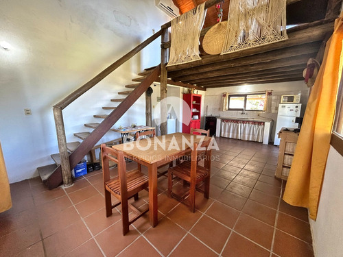 Casa En Venta A Tres Cuadras De La Playa. Piriápolis - Punta Negra. 1590 Metros Cuadrados De Terreno.