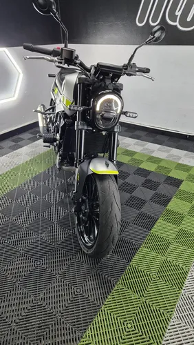 Benelli Leoncino 250cc, Modelo 2023 Color Gris, Único Dueño,