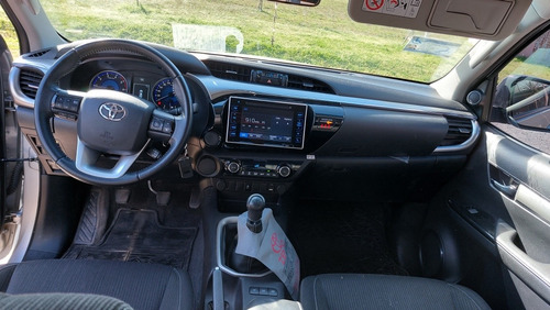 Imagen 11 de 11 de Toyota Hilux 2019 2.8 Cd Srv 177cv 4x2