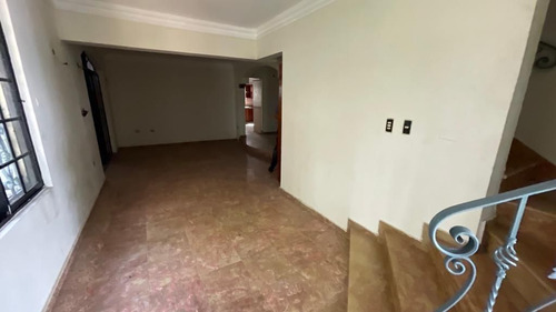 Casa De Esquina En La Castellana En Venta