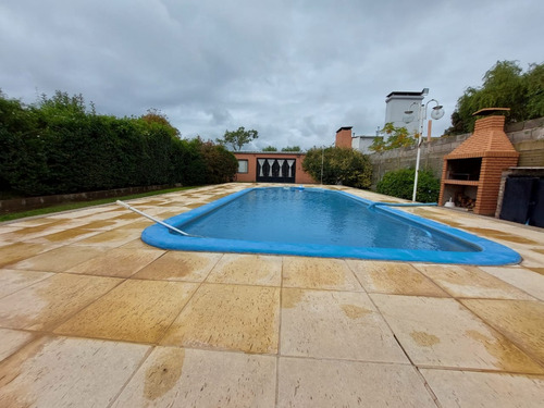 Hermosa Casa Con 4 Habitaciones + Pileta + Quincho