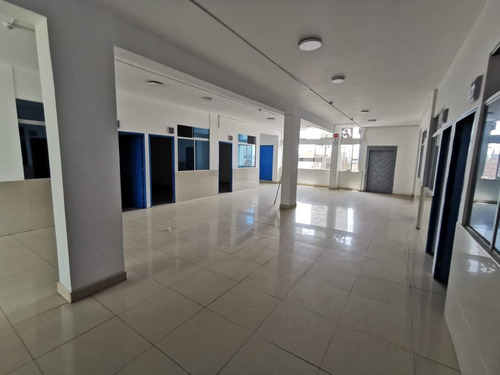 Imagen 9 de 12 de Se Alquila Edificio Comercial - 1344 Mt2 Area Total Construida (con Ascensor Hasta El 4to Piso)