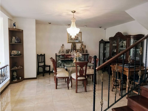 Casa Con Amplios Jardines En Urb Parque El Retiro, San Antonio