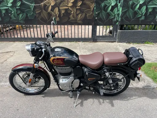 Royal Enflied Classic 350, Negro Perlada, Modelo 2024, 270 K
