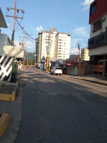 Imagen 5 de 16 de Casa Sector La Ceiba Av. Bolivar Valencia Atc-893 Marisol 04244923040