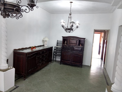Imagen 2 de 17 de Casa De 3 Dormitorios En Venta Con Quincho Parrillero Y Pileta Zona Sur Rosario