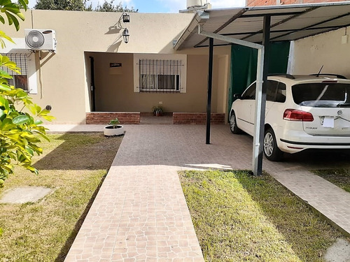 Casa En Venta En Ricardo Rojas En Muy Buen Estado.
