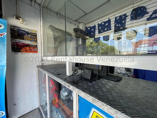 Venta De Local Comercial Con Excelente Ubicaicón En Avenida Ayacucho Maracay Rah 24-19567