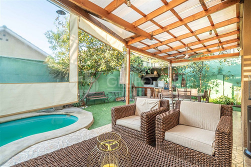 Casa En Venta De 3 Dorm.con Piscina, Lo Cañas, La Florida