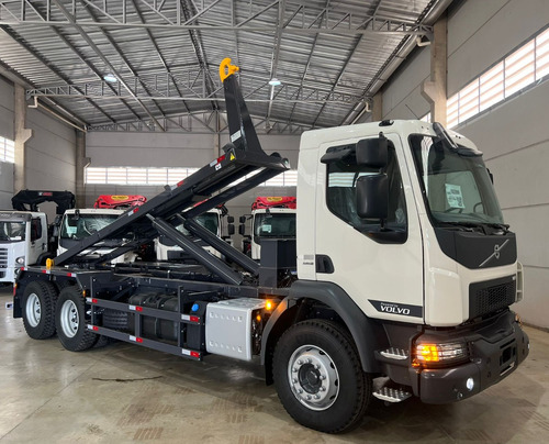 Caminhão Volvo Vm360 6x4 I-shift Rollon/off Grimaldi25 2025