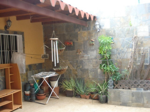 Imagen 6 de 8 de Re/max 2mil Vende Práctico Y Confortable Townhouse En El Valle - Isla De Margarita
