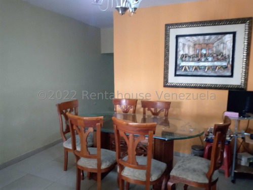Imagen 2 de 8 de Casa En Venta Ubicada En La Pedro Manuel Arcaya. Punto Fijo