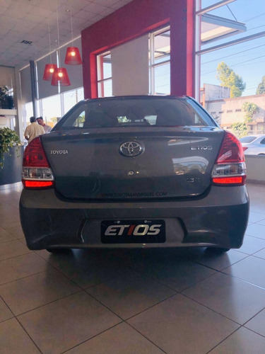 Toyota Etios X 4p Gris Plata Stock Stock Fisico