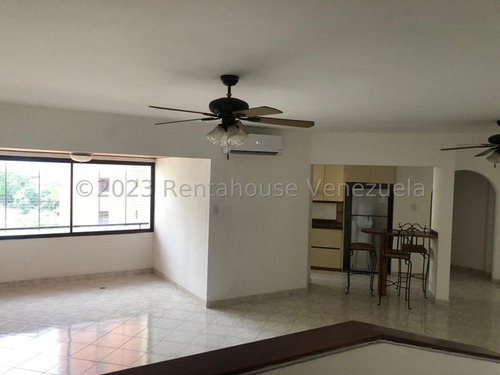 Mc Vende Espacioso Apartamento Con Excelente Distribución, Iluminado Y Fresco Para Vivir Y Disfrutar De Sus Espacios Y Su Vista Panorámica. Los Mangos 