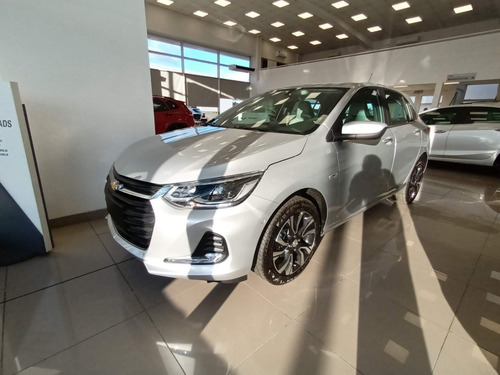 Imagen 2 de 21 de Chevrolet Onix Premier At Mr
