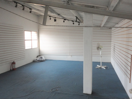 Local De 340m2 En Alquiler En José L. Terra Y Rivadavia