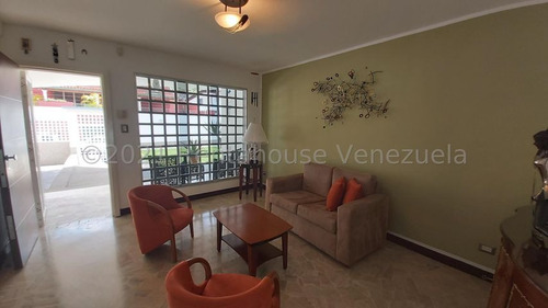 Imagen 2 de 14 de Casa En Venta En Cumbres De Curumo 22-3768 Carolina Fermoso 0424-2083128