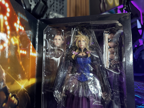Cloud Honey Bee In Play Arts Kai Ffvii Remake (Usado)
