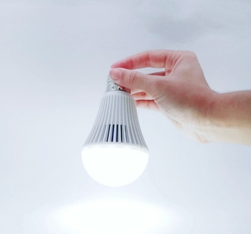 Lâmpada De Emergência - 7w - 6500k - Luz Branca Bivolt Ctb