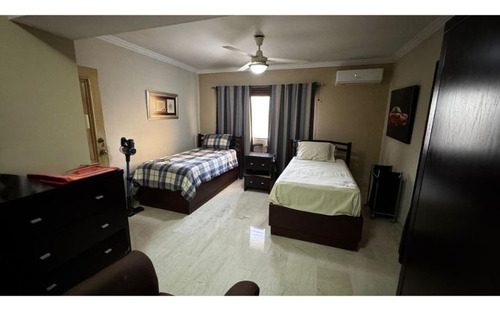 Apartamento En Venta En Serrallés, Santo Domingo