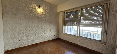 Venta Ph 2 Ambientes Con Balcon En Gervasio Mendez Al 3200, Carapachay