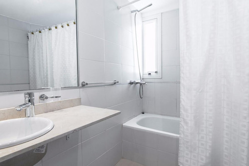 Imagen 10 de 11 de Departamento En Venta En Edificio Botavara, Punta Del Este. Amoblado, Con Balcón Y Cochera.