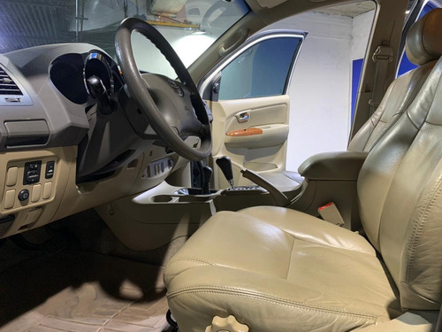 Imagen 14 de 16 de Toyota Fortuner 4x4 Año 2010
