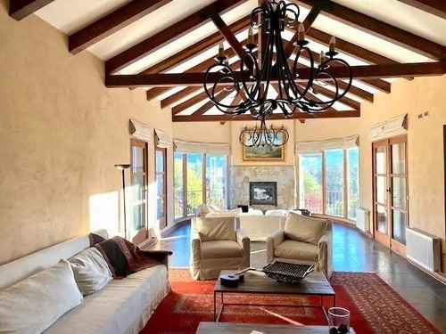 Estilo Colonial Con Increíble Vista Al Cerro La Campana