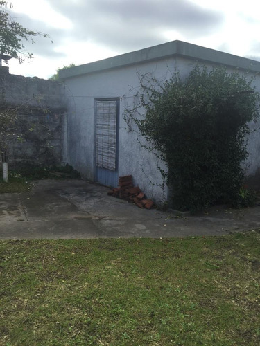 Casa De Dos Dormitorios Y Apartamento Al Fondo