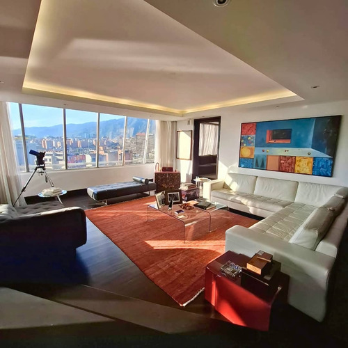 Apto - Venta Lomas De Las Mercedes 300m2 Const 20m2 Tza.