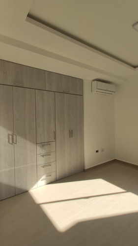 Se Alquila Apartamento A Estrenar En La Urb. Las Chimeneas, Res Montecarlo