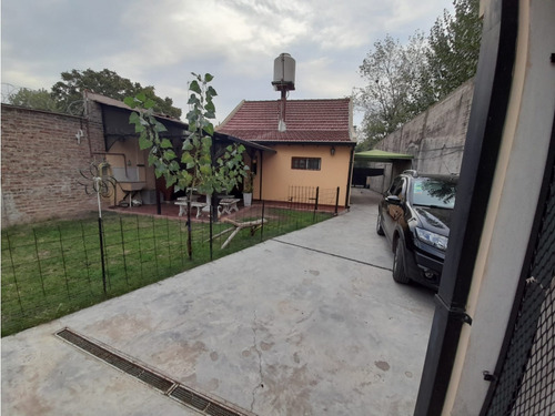Chalet Con Galpon Induistrial En Venta. Excelente Propiedad