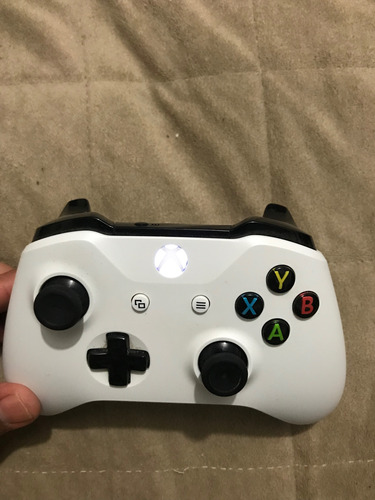 Control Joystick Microsoft Xbox One S (Usado)
