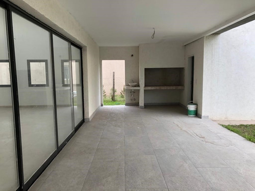 Imagen 6 de 16 de Casa En Venta En San Rafael, Villanueva, Tigre