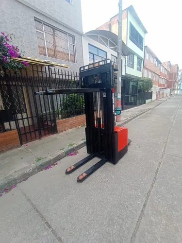 Montacarga Apilador Telescopico