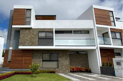 Increible Casa En Venta En Cumbres Del Lago, Queretaro