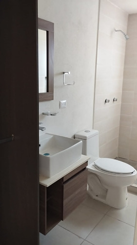 Capital Sur, Casa Nueva, 2 Rec. Con Baño C/u Ideal Para Ejecutivos!!