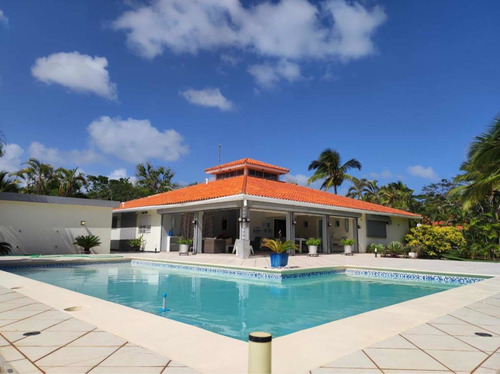 Venta De Villa En Samana Frente Al Mar Piscina Y Jacuzzi