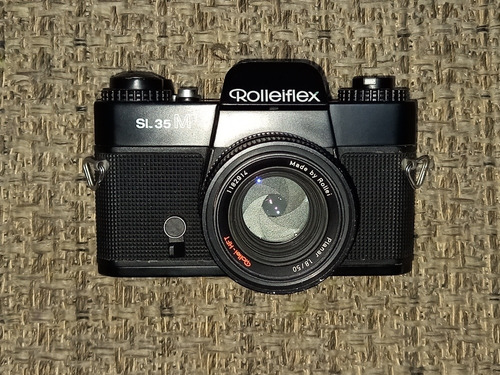 Imagem 1 de 5 de Rolleiflex Sl35 M Com 50mm F/1.8 (fotômetro Não Funciona)