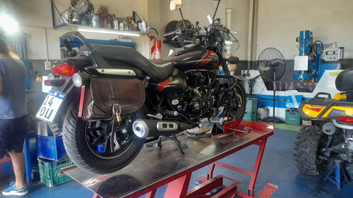 Bajaj Advenger 220cc
