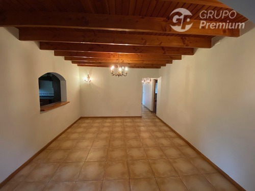 Casa En Arriendo 4d 4b 3e Hermosos Jardines En Parcelación