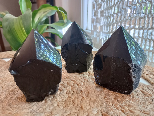 Pico Obsidiana México. Punta Pulida Con Base Bruto. Natural.