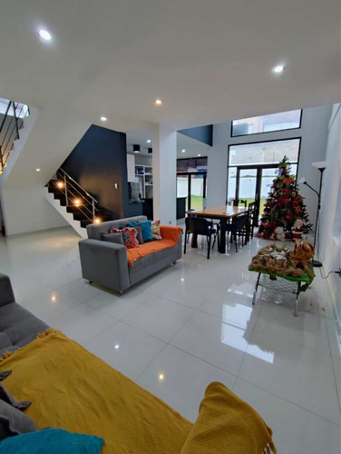 Imagen 10 de 15 de En Venta Casa Con Acabados De Primera En La Castellana Sprc